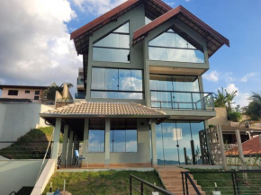 Casa nova, piscina e vista para as montanhas